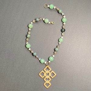 Pendentif Croix Entrelacs verte