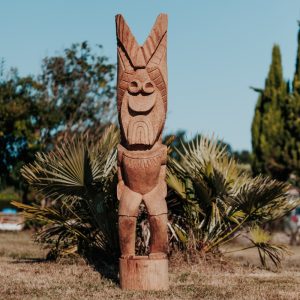 Statua totem tiki da esterno, Polinesia – legno di cocco 150cm – Bajo