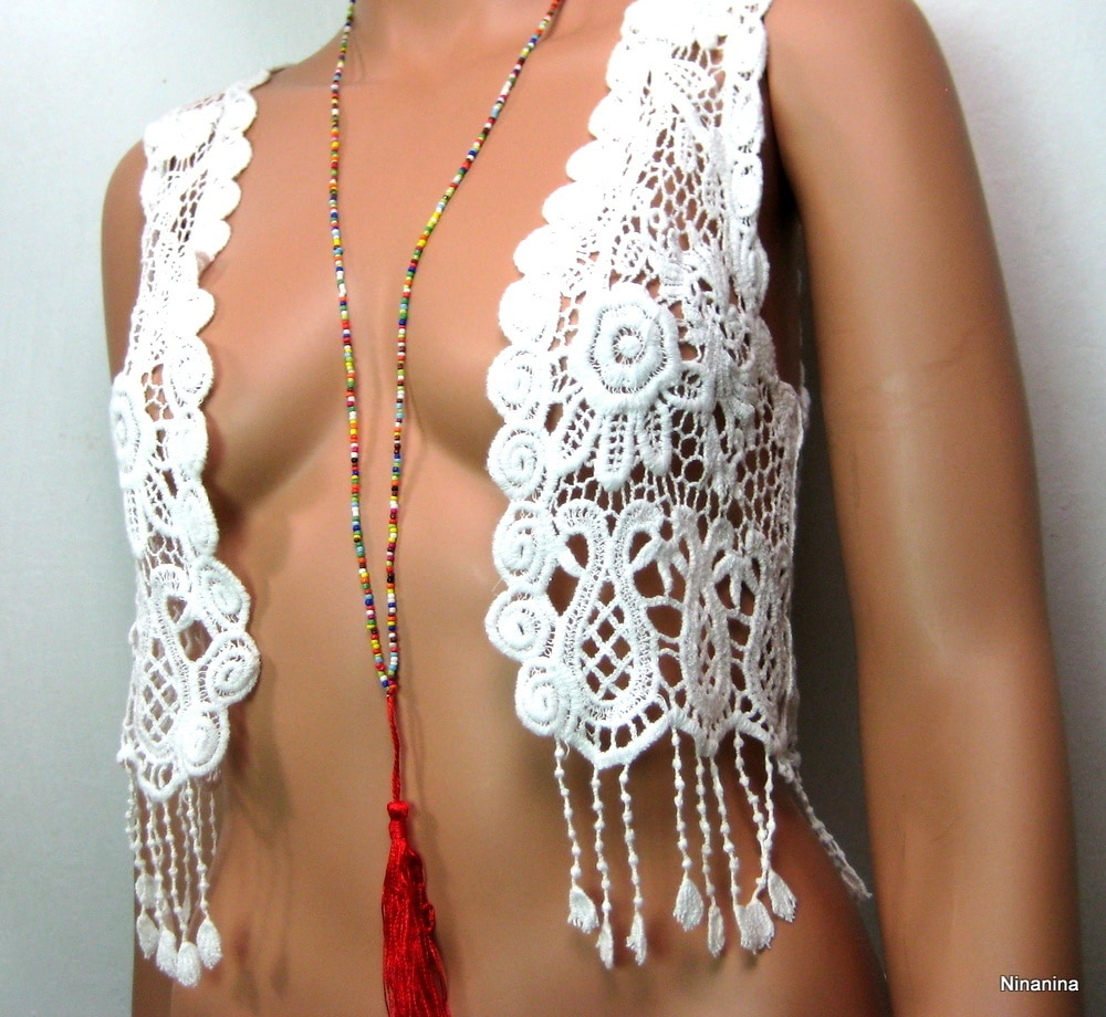 Collier perles multicolores et pompon rouge – Image 8