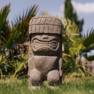 Estátua Tiki polinésia em pedra vulcânica para jardim exterior – 50cm, estilo primitivo