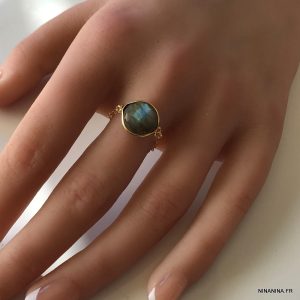Bague avec chainette plaqué or pierre Labradorite