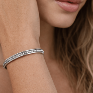 Bracelet Manchette Femme Plaqué Argent et Rang de Strass Délicats